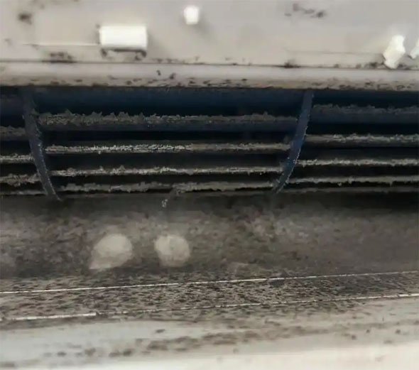 浔阳空调吹的风有股烧焦味是怎么回事